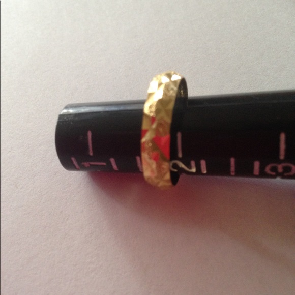 Vintage Costume gold tone ring with unique design - Picture 3 of 3